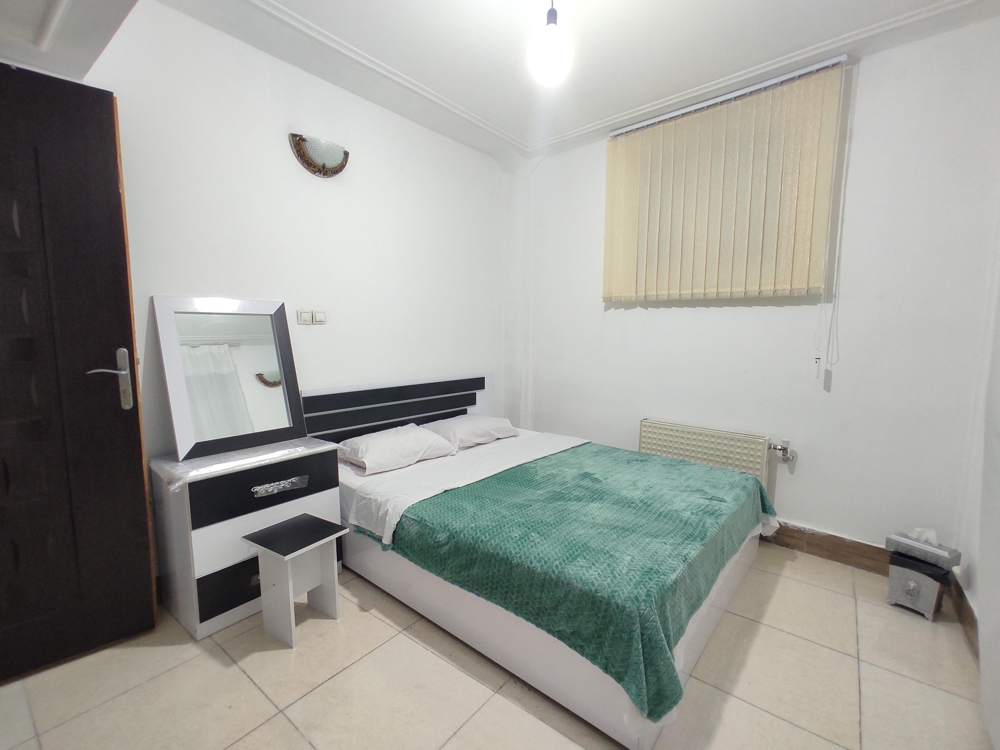 آپارتمان دو خوابه نوساز کنار آرامگاه حافظ شیراز