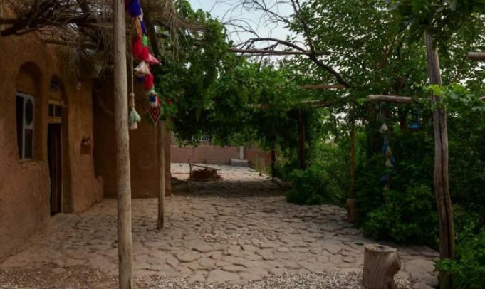 اجاره اقامتگاه بوم گردی دهمورد در آباده طشک