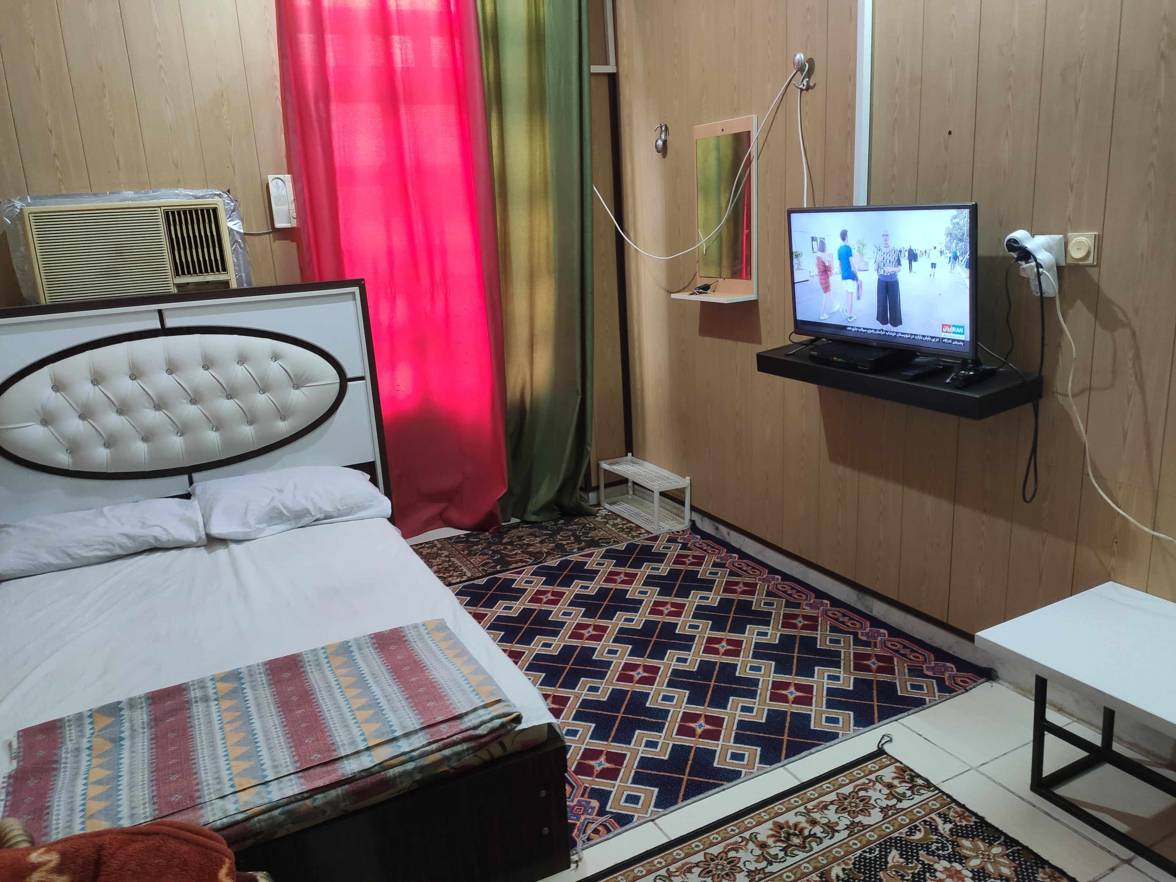 اجاره سوئیت همکف با پارکینگ در خیابان دانشگاه