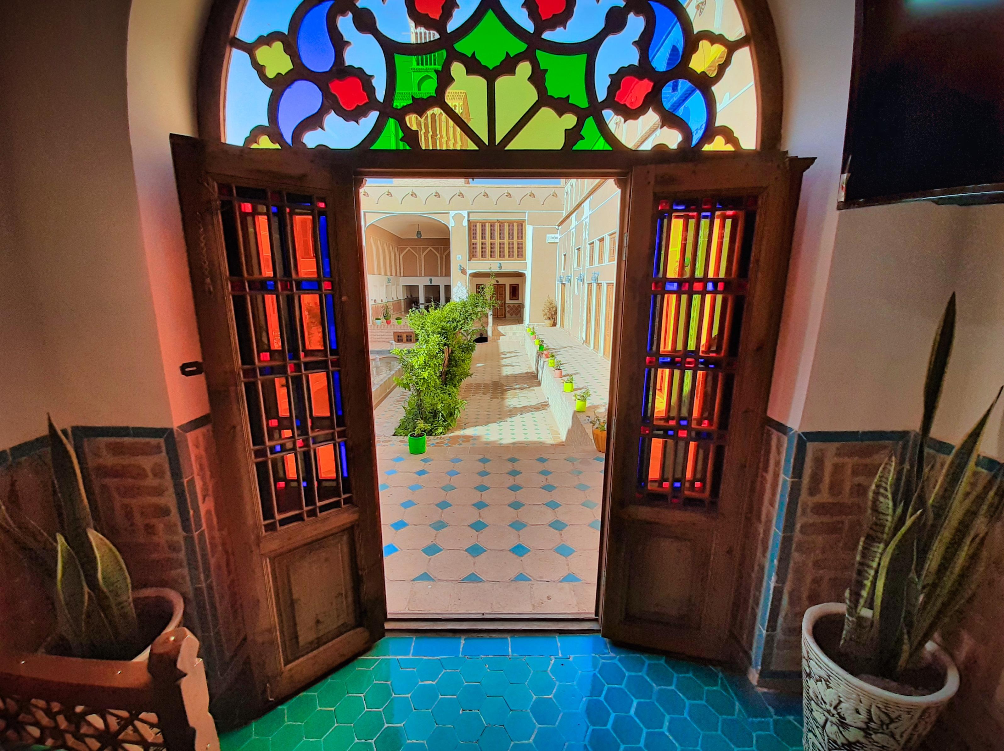 رزرو اتاق کلاه فرنگی اقامتگاه سنتی مالمیر