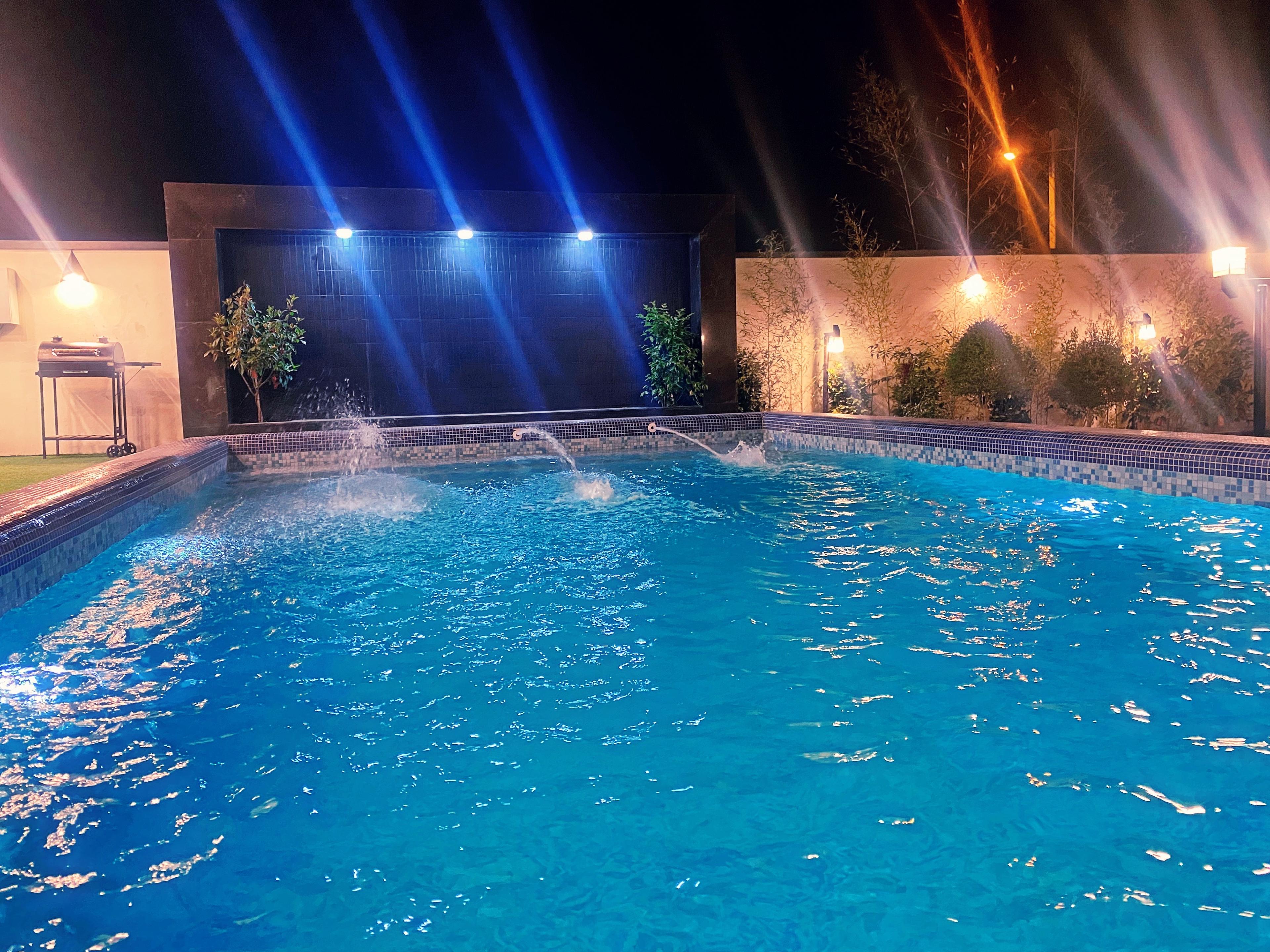 ویلا نوساز مدرن با استخر روباز آبگرم