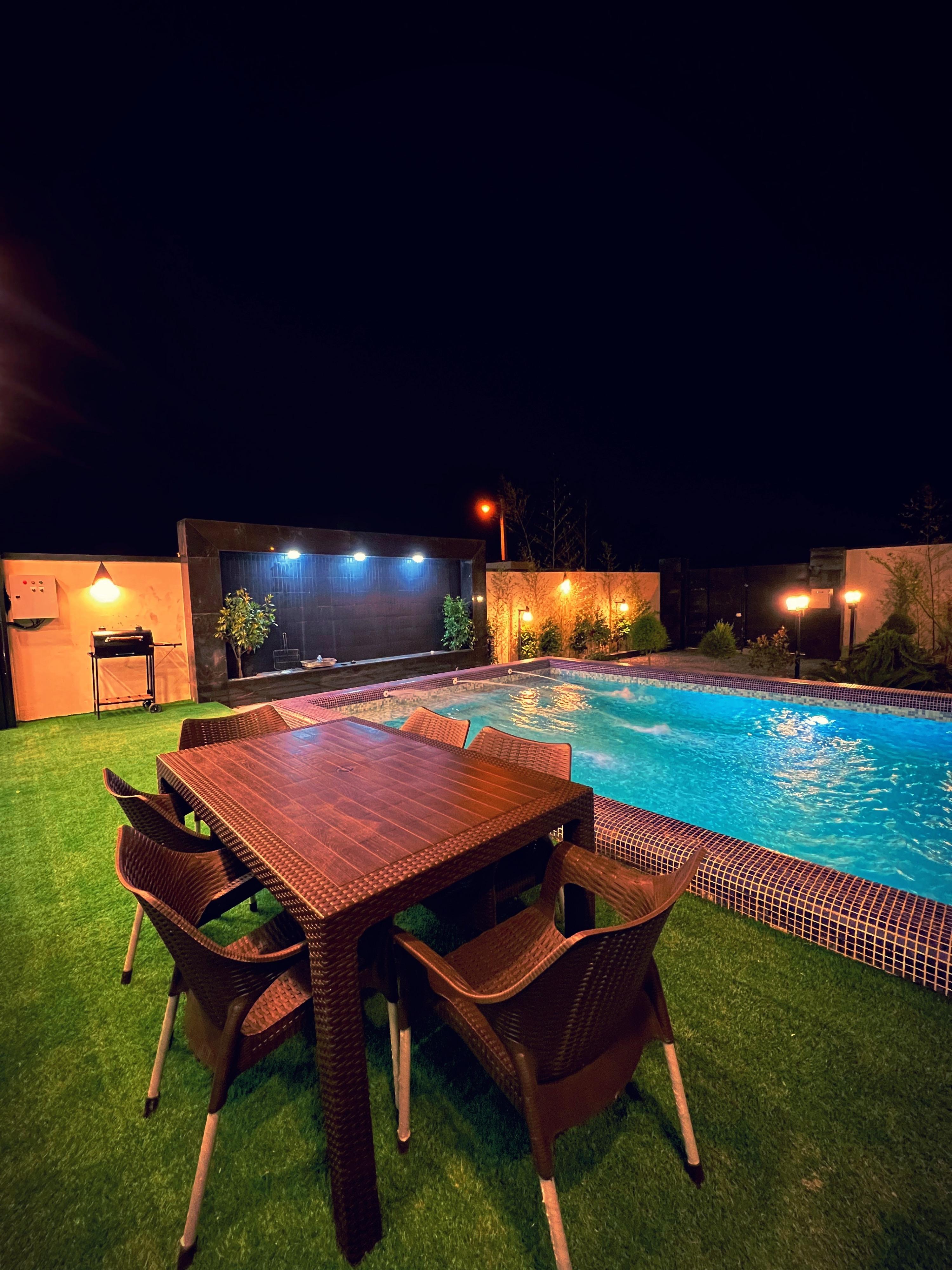 ویلا نوساز مدرن با استخر روباز آبگرم