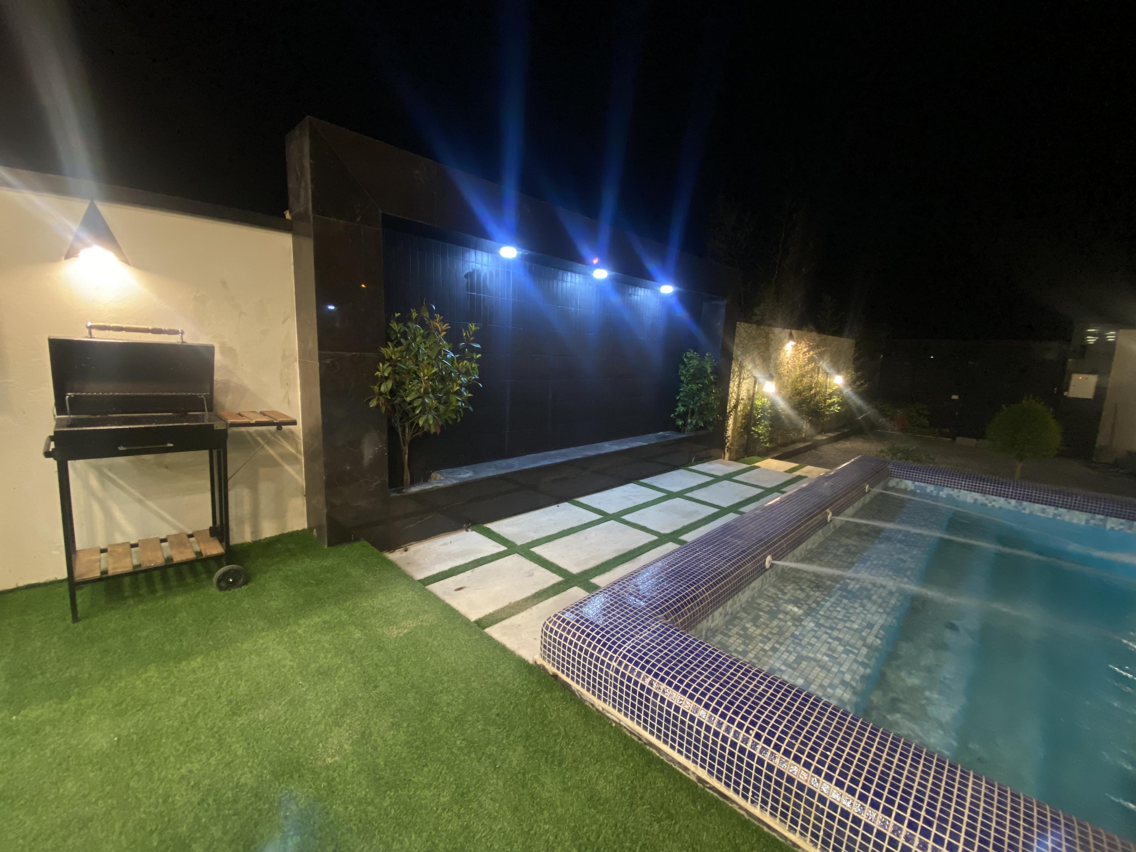 ویلا نوساز مدرن با استخر روباز آبگرم