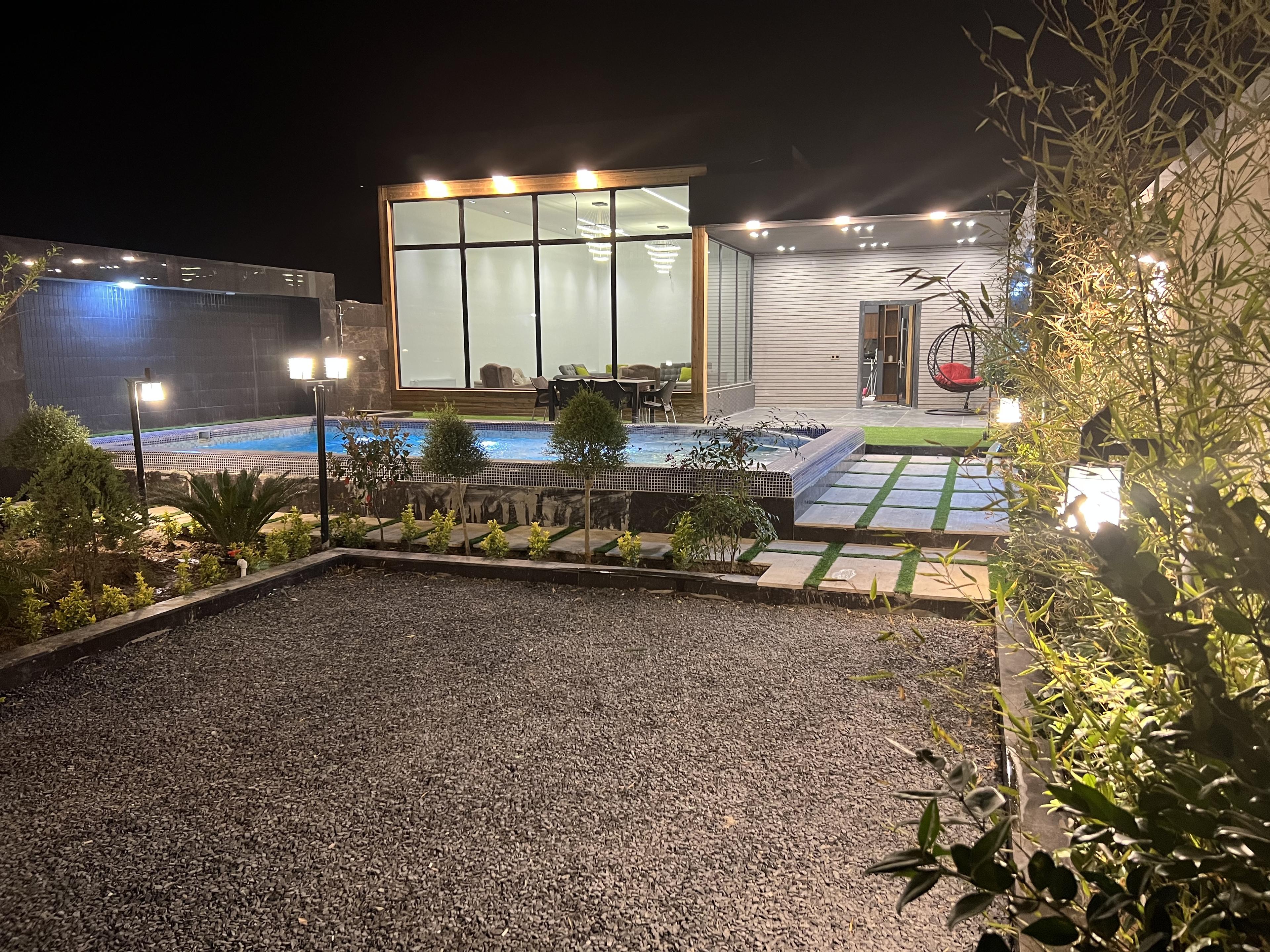 ویلا نوساز مدرن با استخر روباز آبگرم