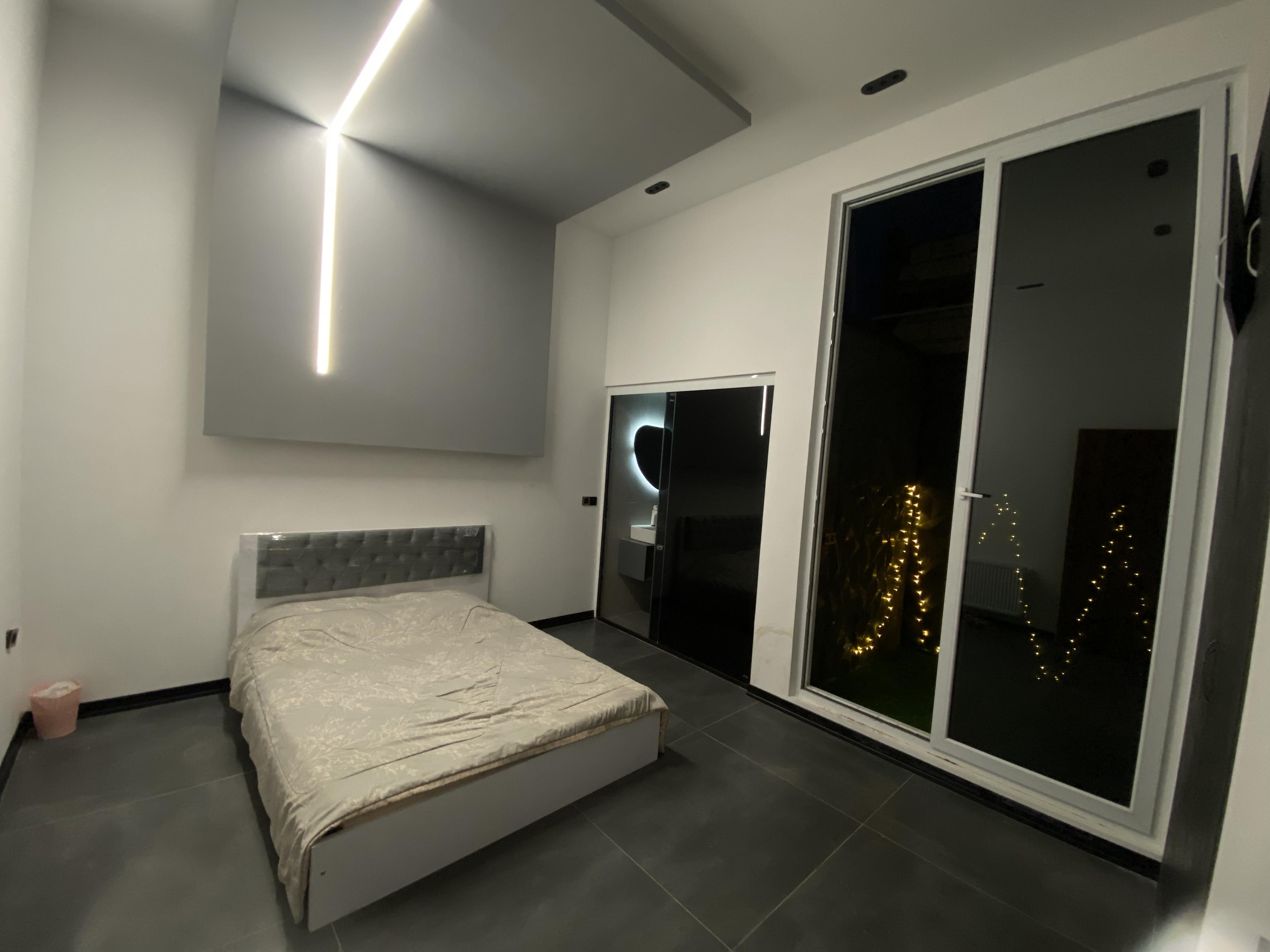 ویلا نوساز مدرن با استخر روباز آبگرم