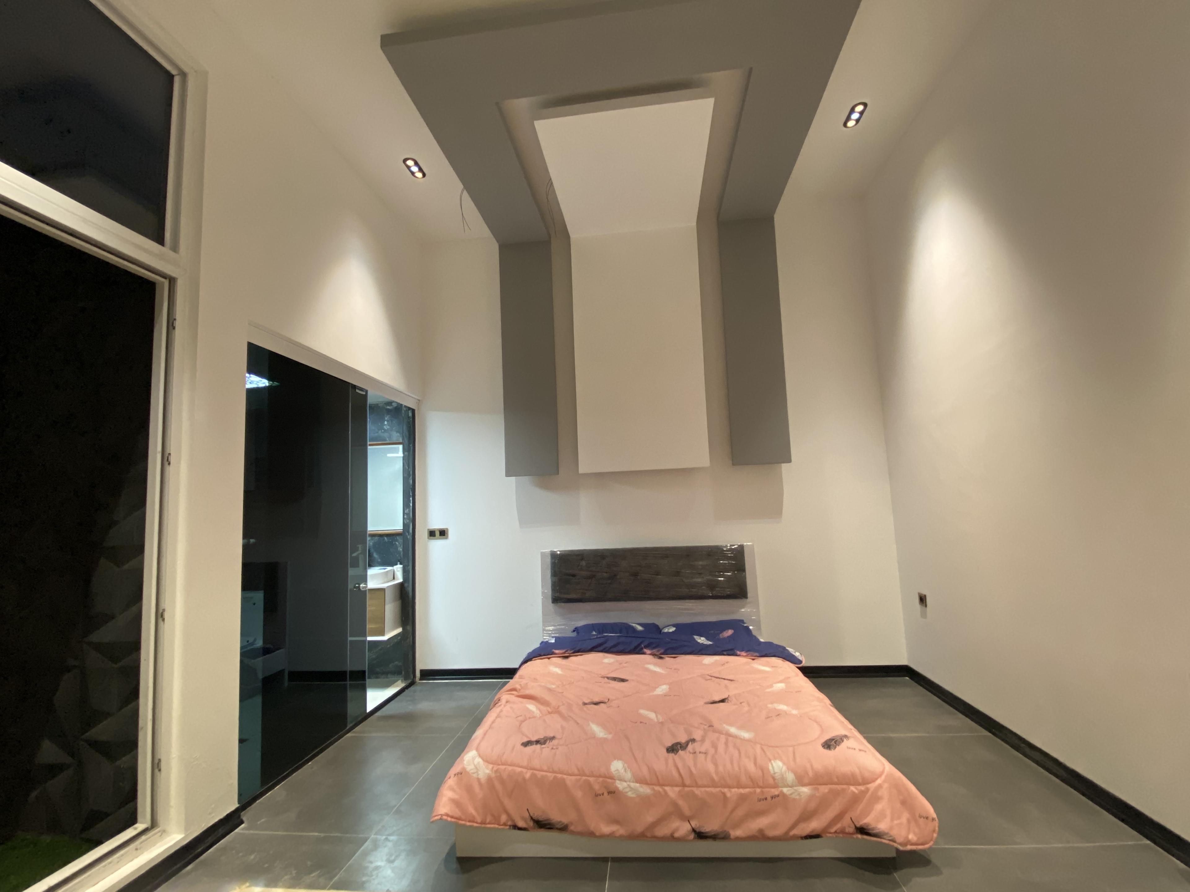 ویلا نوساز مدرن با استخر روباز آبگرم