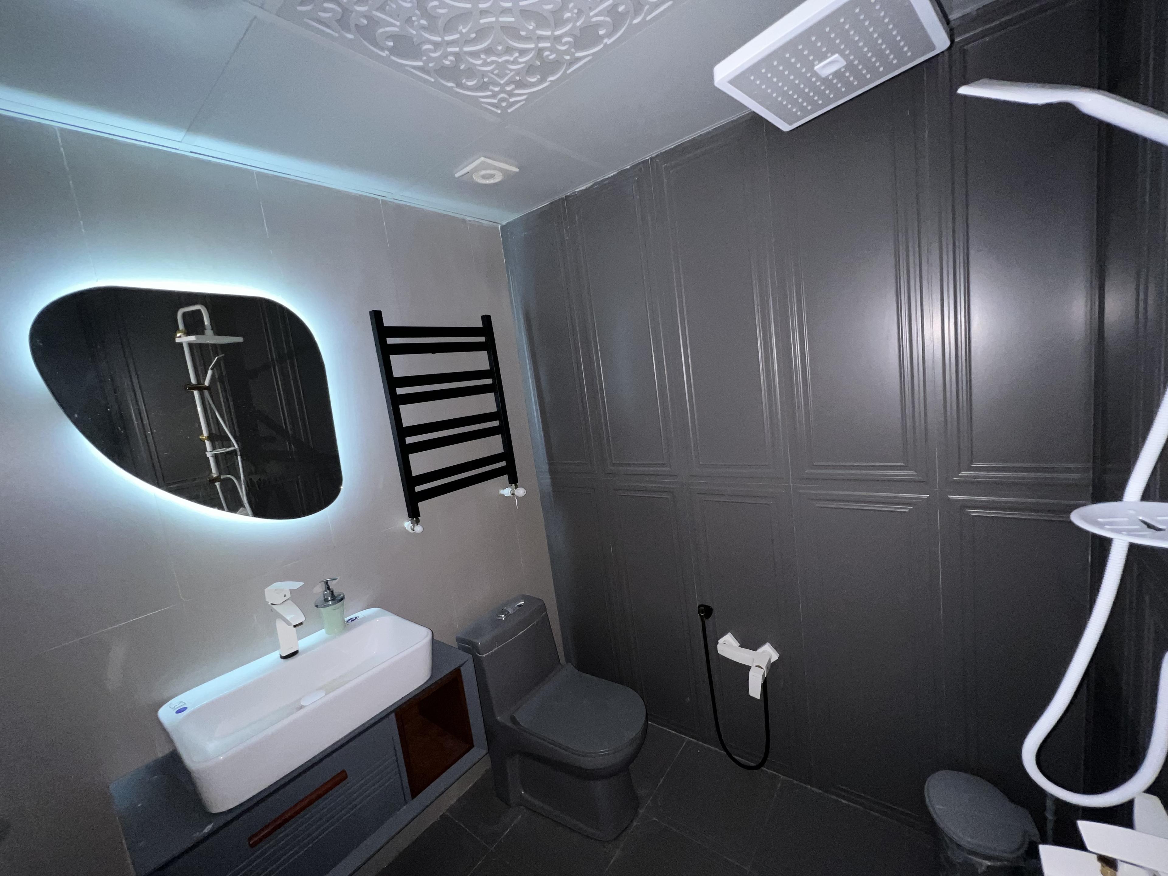 ویلا نوساز مدرن با استخر روباز آبگرم