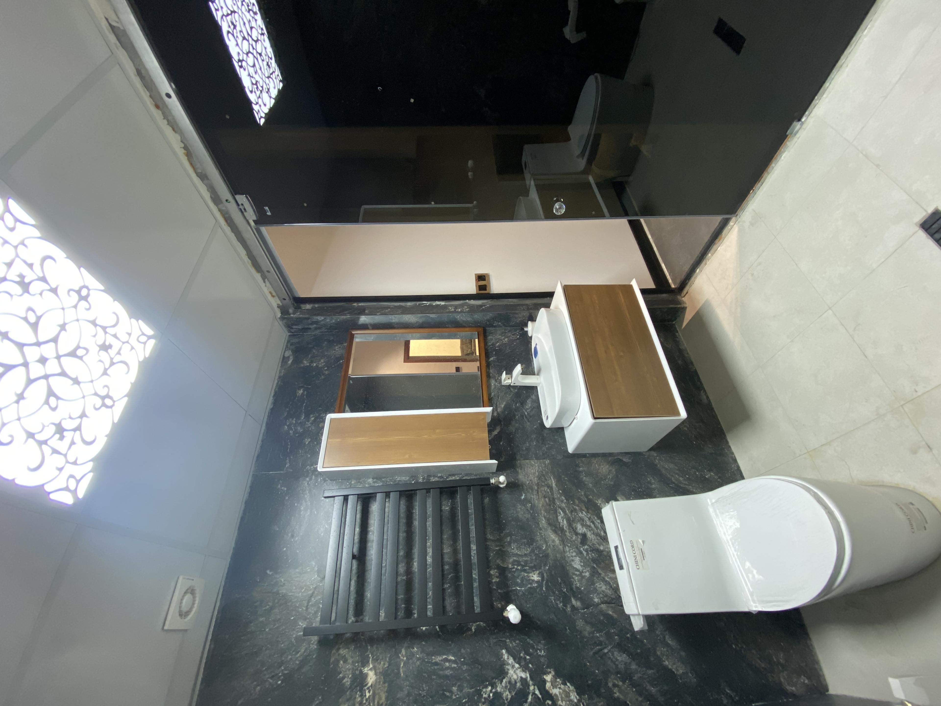 ویلا نوساز مدرن با استخر روباز آبگرم