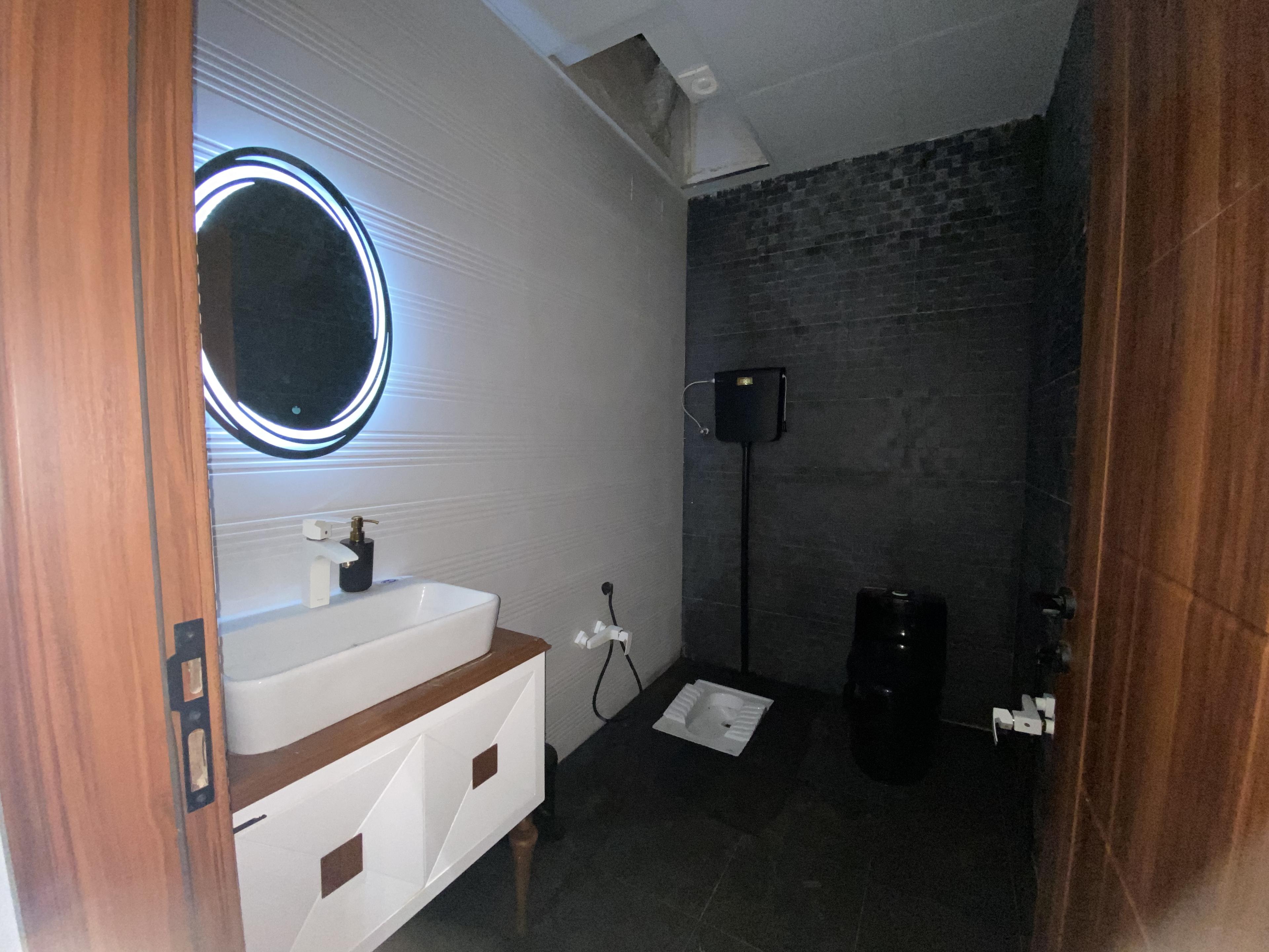 ویلا نوساز مدرن با استخر روباز آبگرم