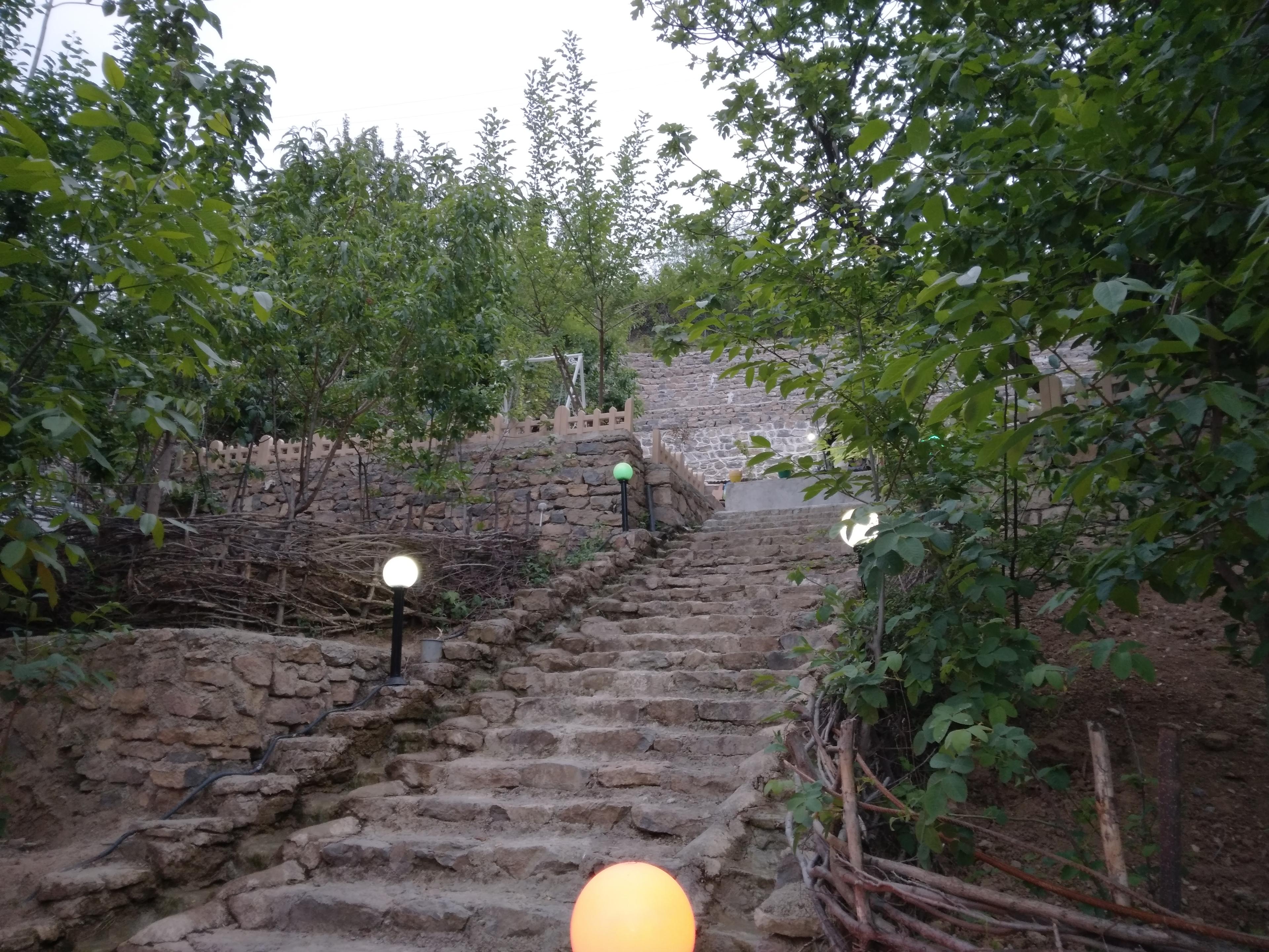 اقامتگاه بومگردی کوه کمر مینودشت