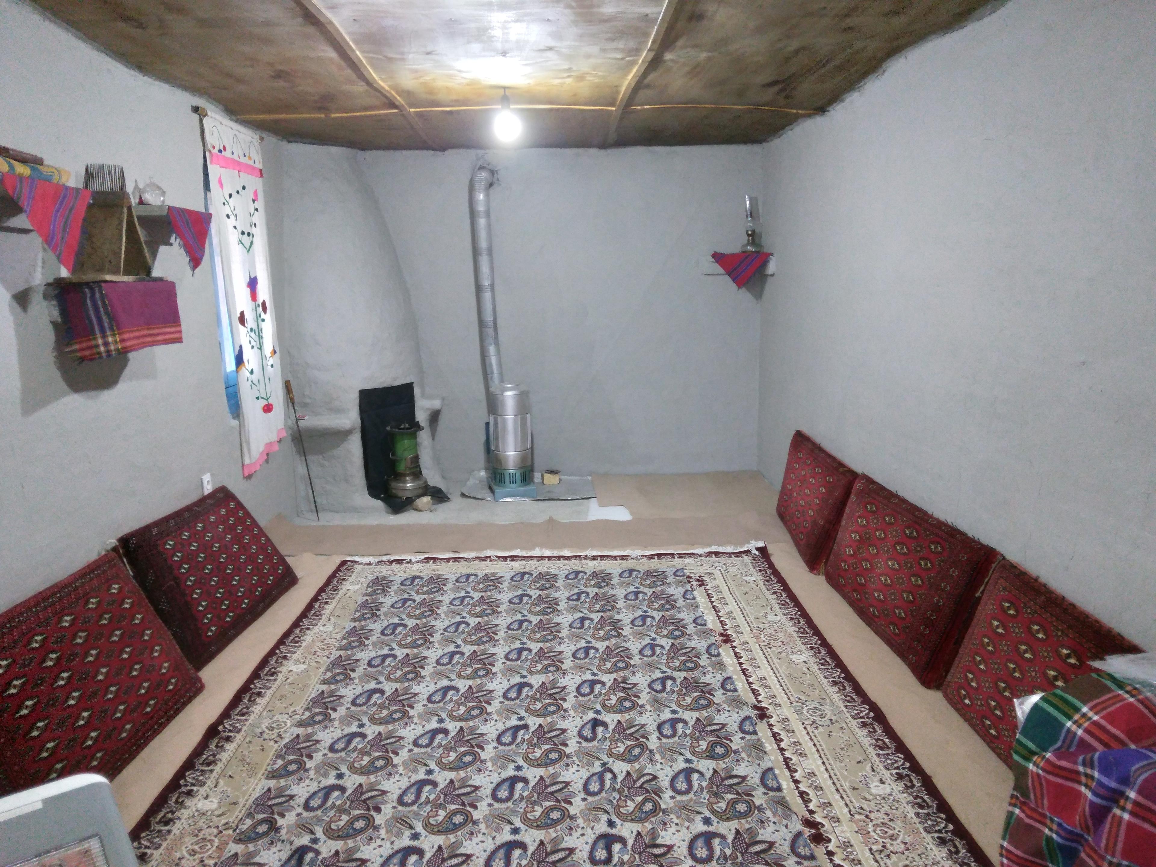 اقامتگاه بومگردی کوه کمر مینودشت