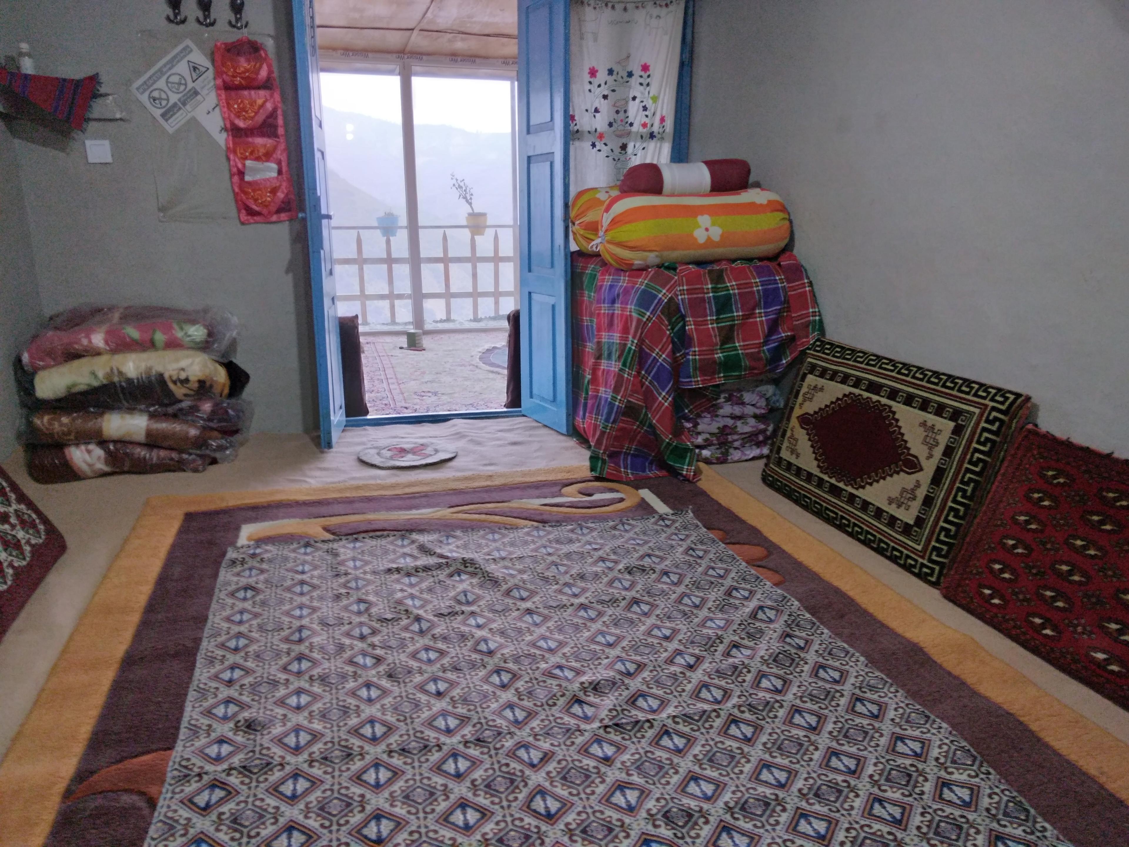 اقامتگاه بومگردی کوه کمر مینودشت