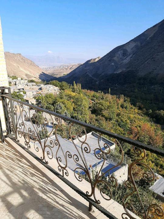 اقامتگاه بوم گردی بام شیت در طارم