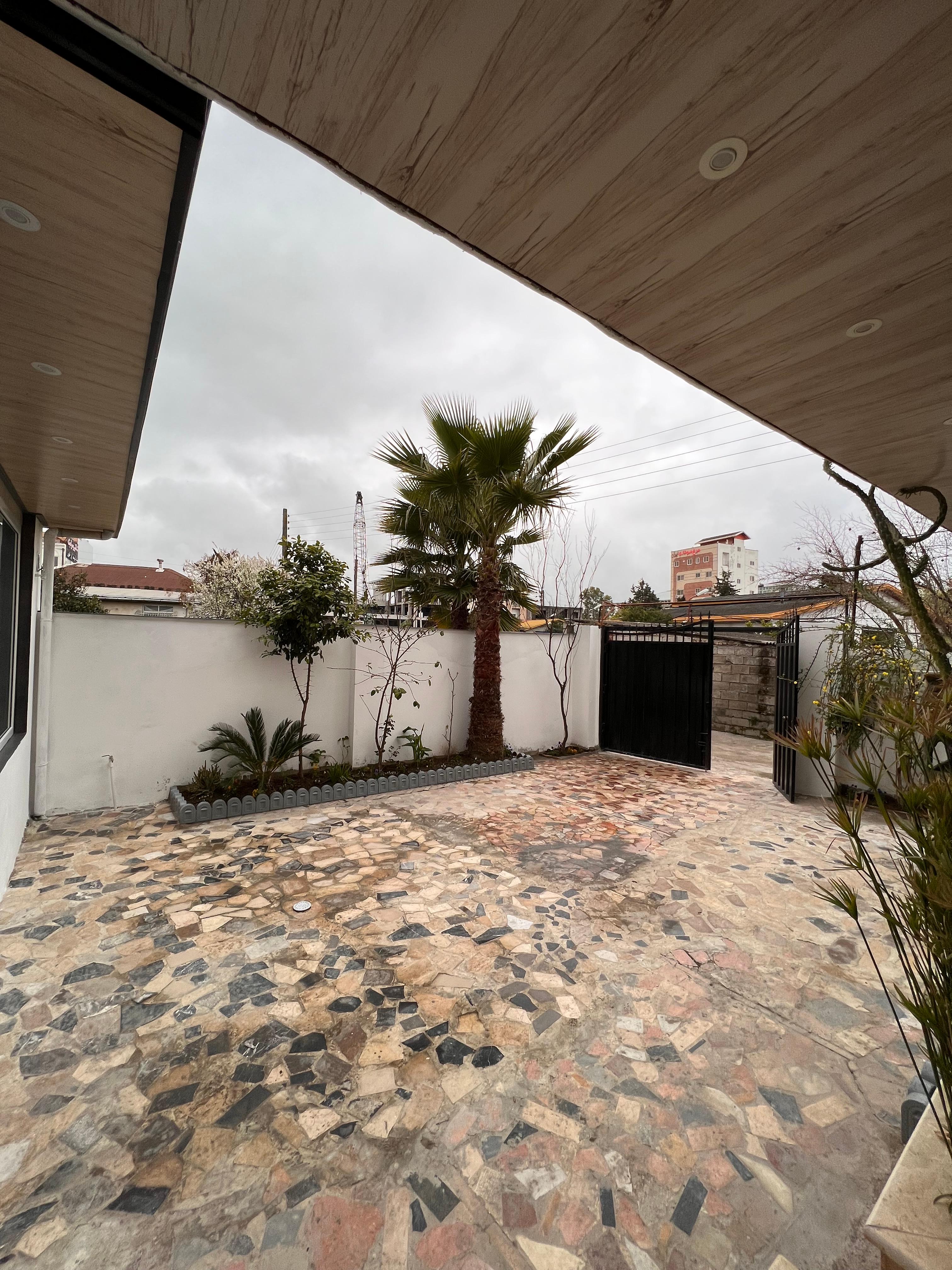 ویلا استخردار ساحلی حیاط دار در رستم رود