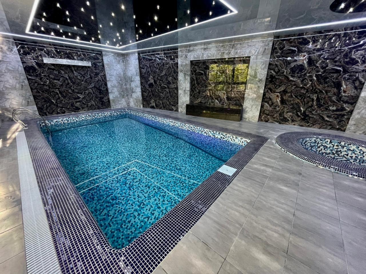 ویلا استخر آبگرم دو خوابه در باغ بهادران