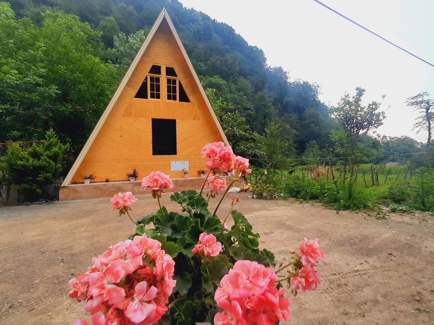 کلبه سوییسی جاده اسالم به خلخال