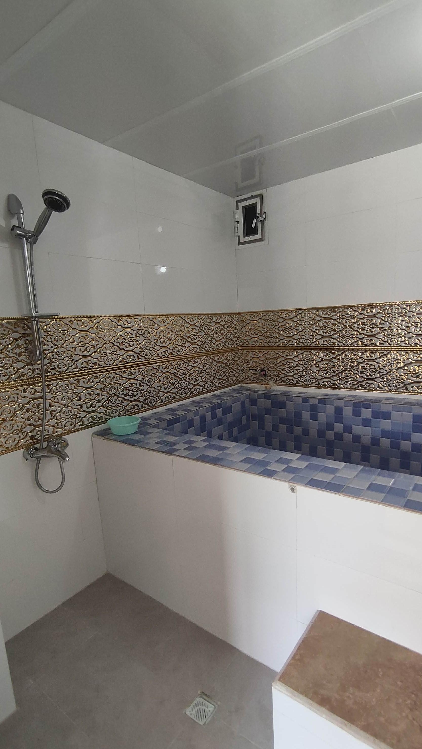 واحد لوکس حوضچه دار در آبگرم لاریجان