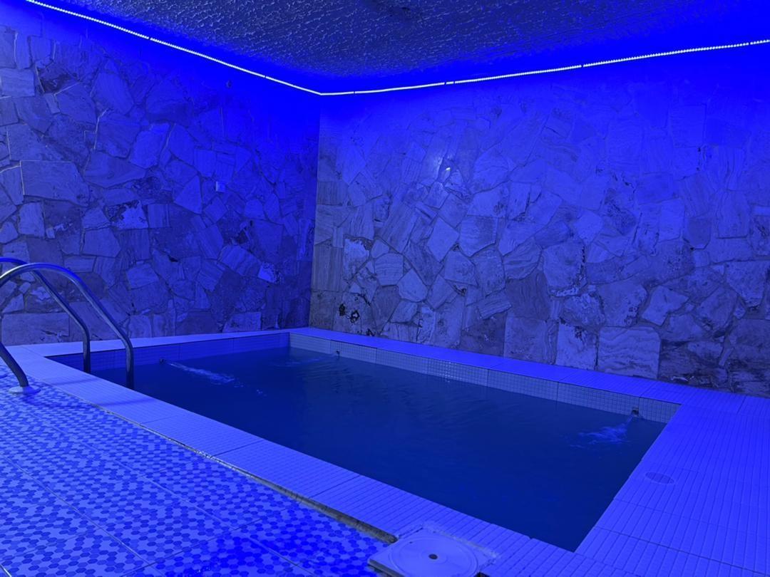 ویلا استخردار آبگرم لب آب باغ بهادران