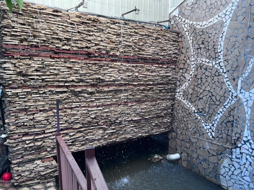 ویلا استخردار آبگرم لب آب باغ بهادران