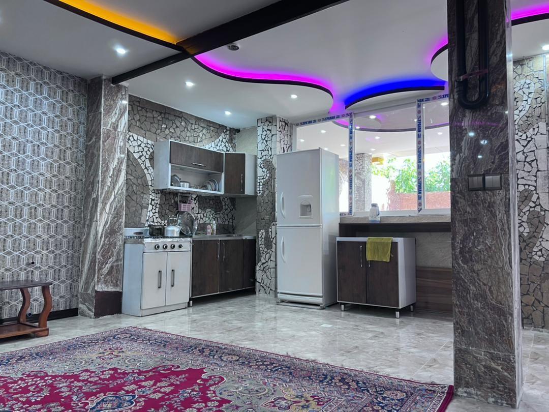 ویلا استخردار آبگرم لب آب باغ بهادران