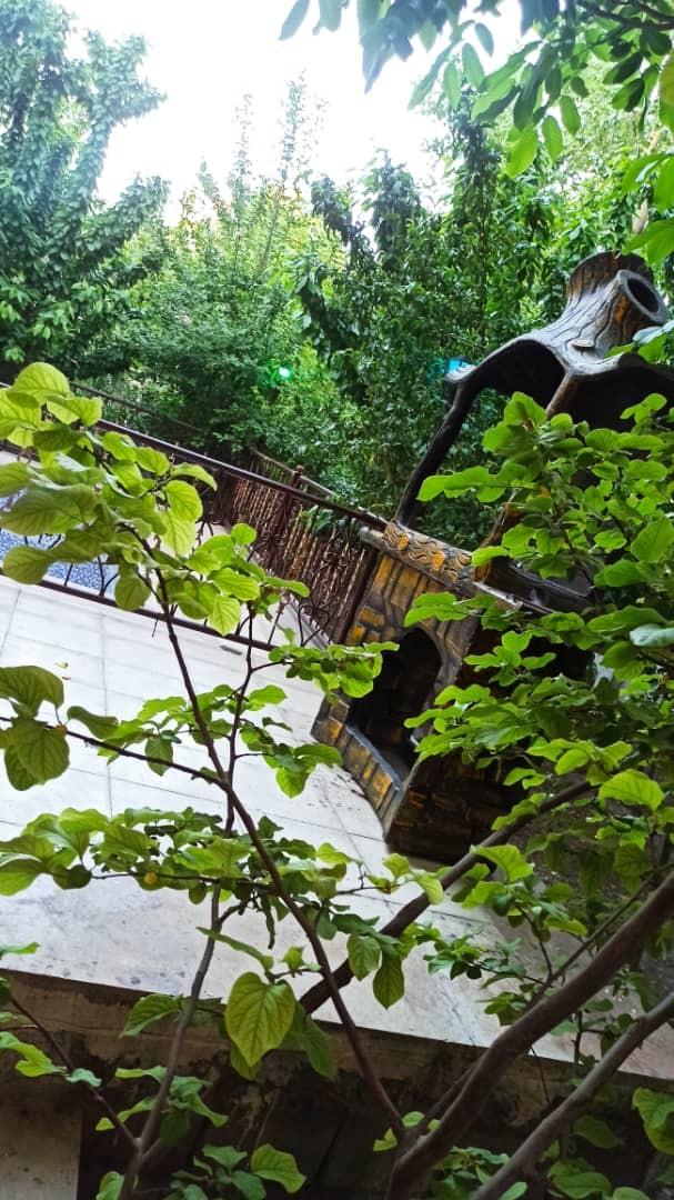 ویلا استخردار آبگرم لب آب باغ بهادران