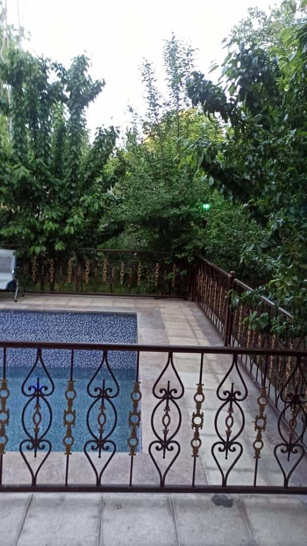 ویلا استخردار آبگرم لب آب باغ بهادران