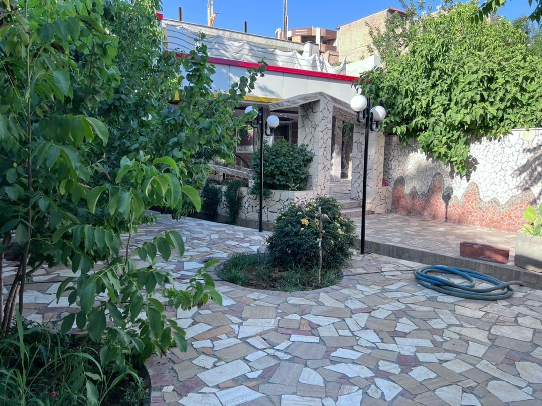 ویلا استخردار آبگرم لب آب باغ بهادران