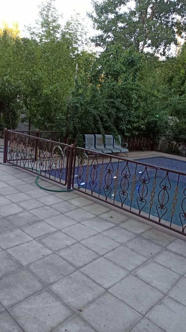 ویلا استخردار آبگرم لب آب باغ بهادران