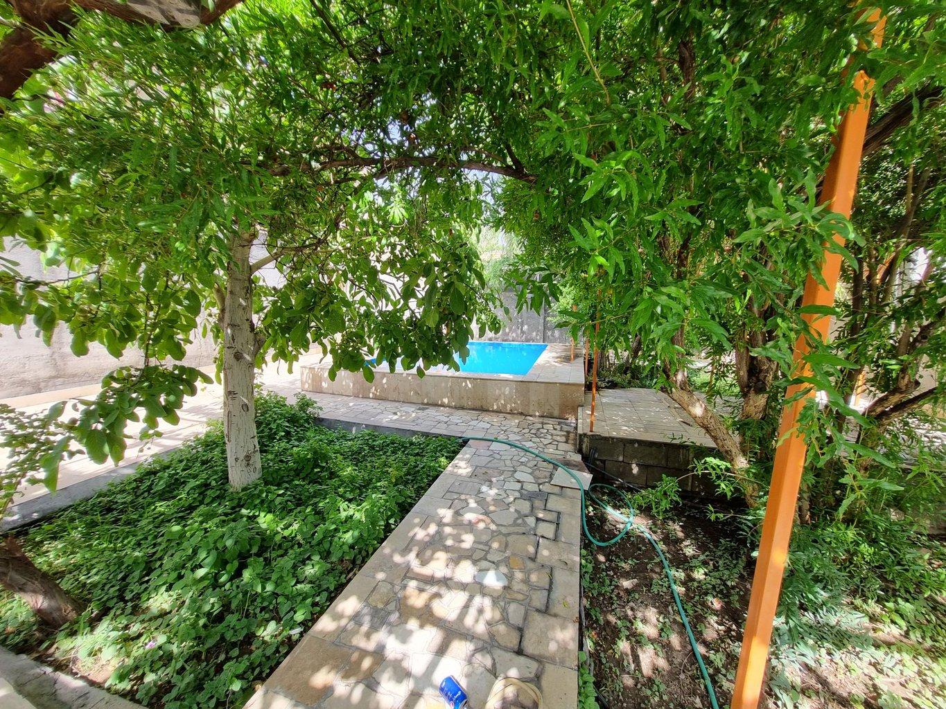 ویلا استخردار دو خوابه در باغ بهادران