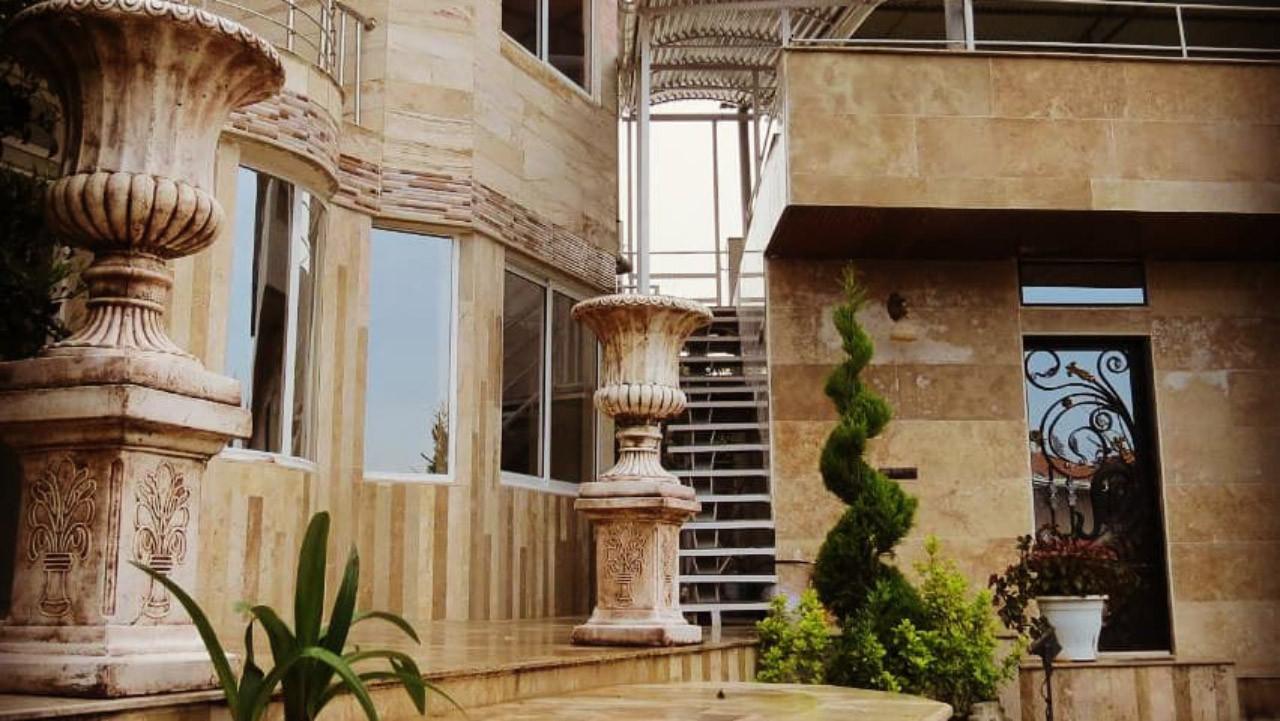 اتاق طرح سنتی هتل باغ سرهنگ بابل