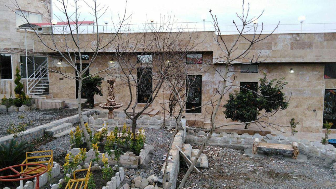 اتاق طرح سنتی هتل باغ سرهنگ بابل