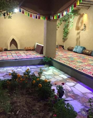 اقامتگاه بومگردی ترنج روستای ده چشمه فارسان