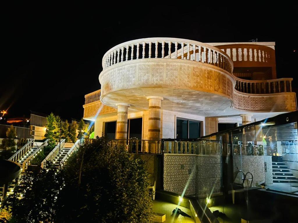 اجاره روزانه باغ ویلا استخردار در صدرا
