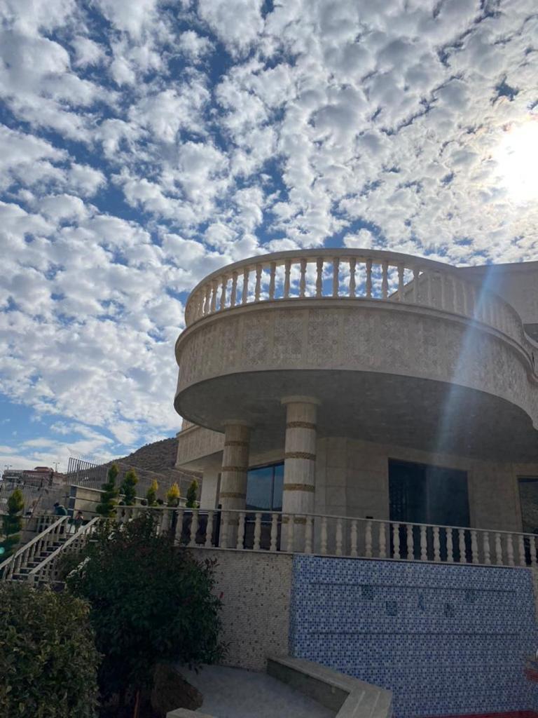 اجاره روزانه باغ ویلا استخردار در صدرا