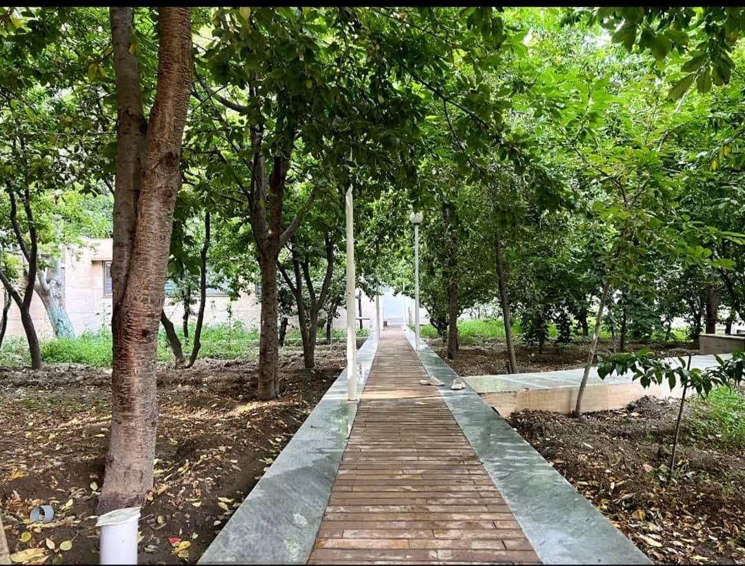 ویلا دوخوابه استخرسرپوشیده باغ بهادران