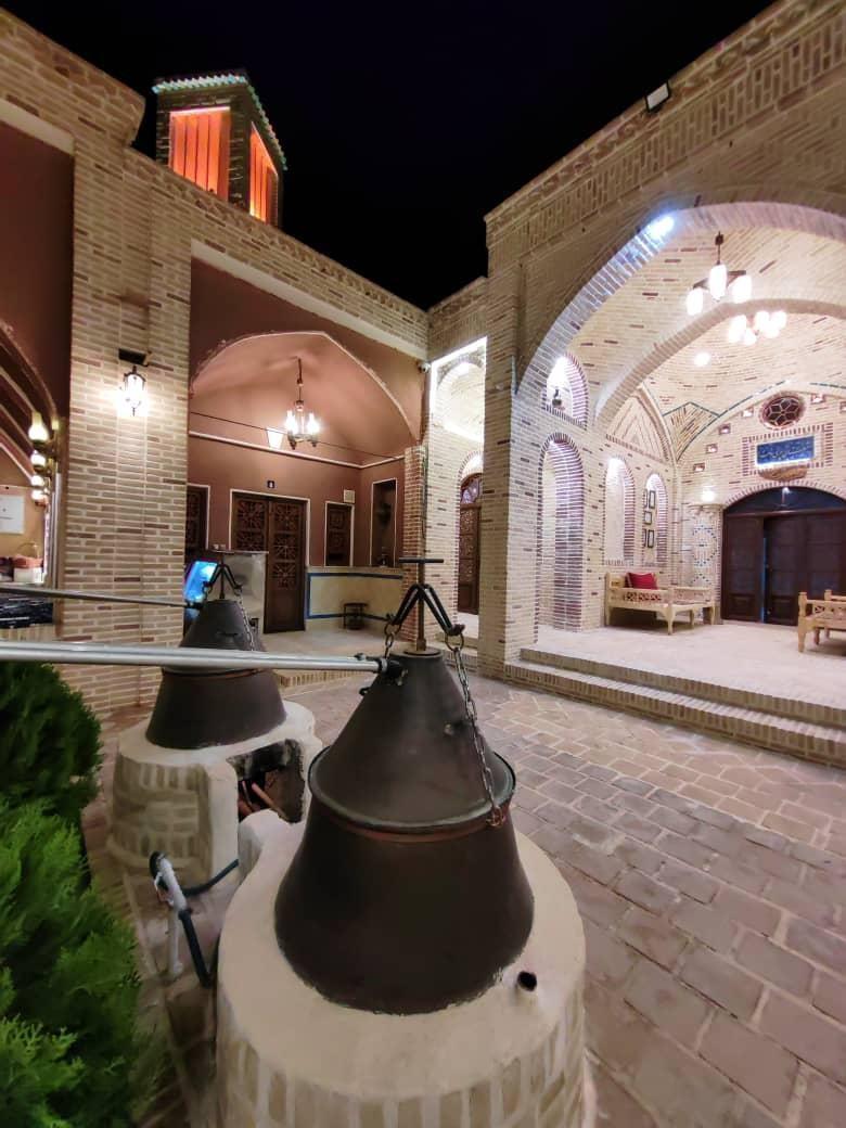 اقامتگاه بوم گردی عمارت کهن در ابوزیدآباد