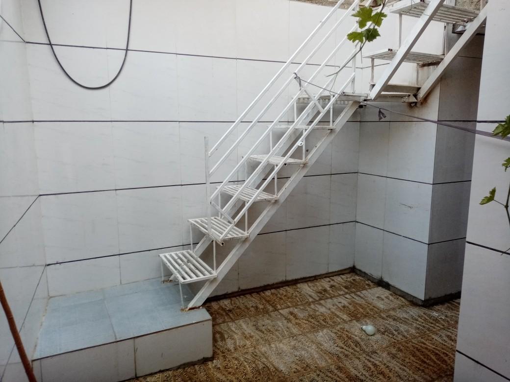 خانه تمام دربست با حیاط در همدان