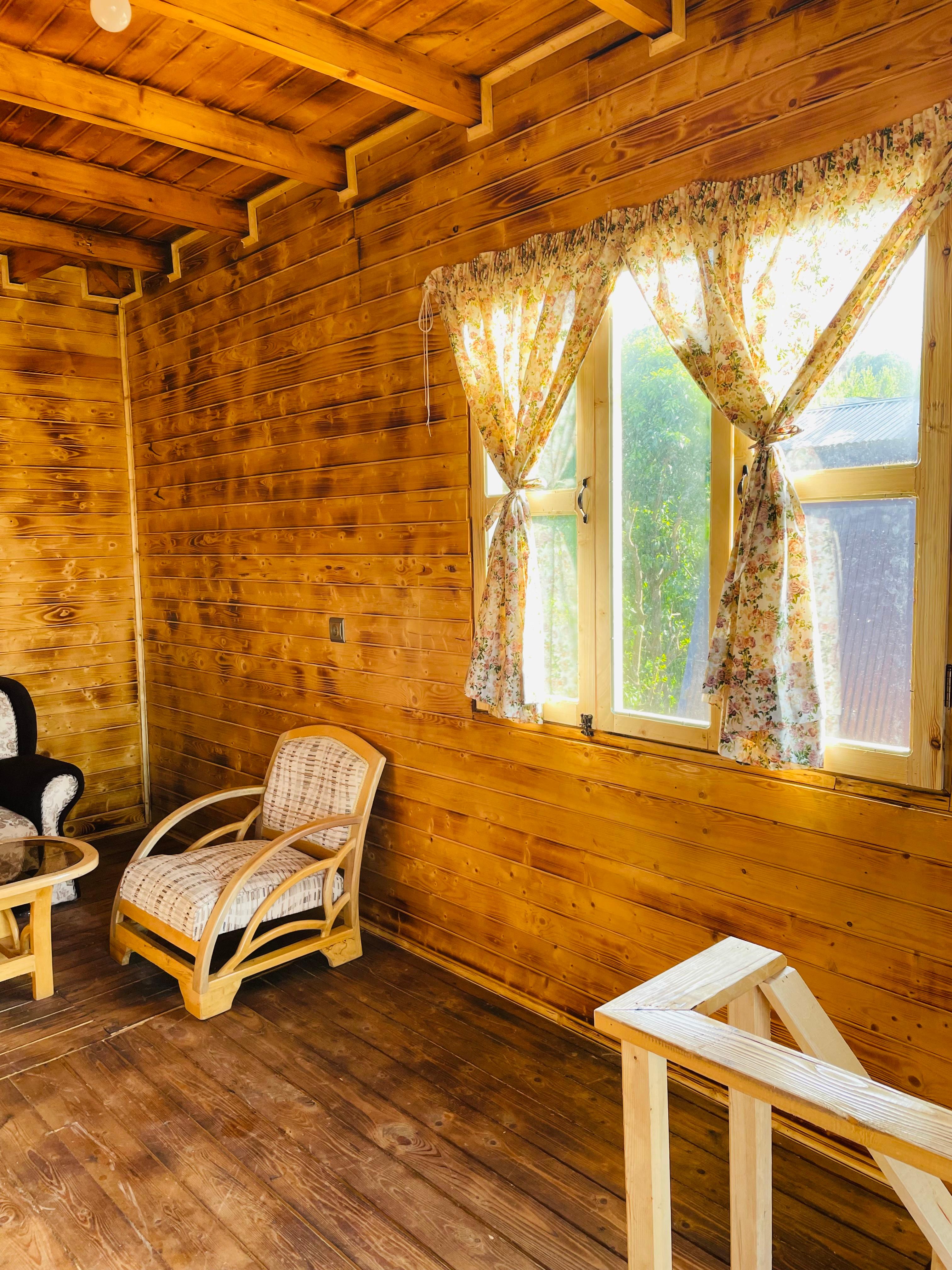 کلبه تمام چوبی با آرامش مطلق و ویو بی نظیر