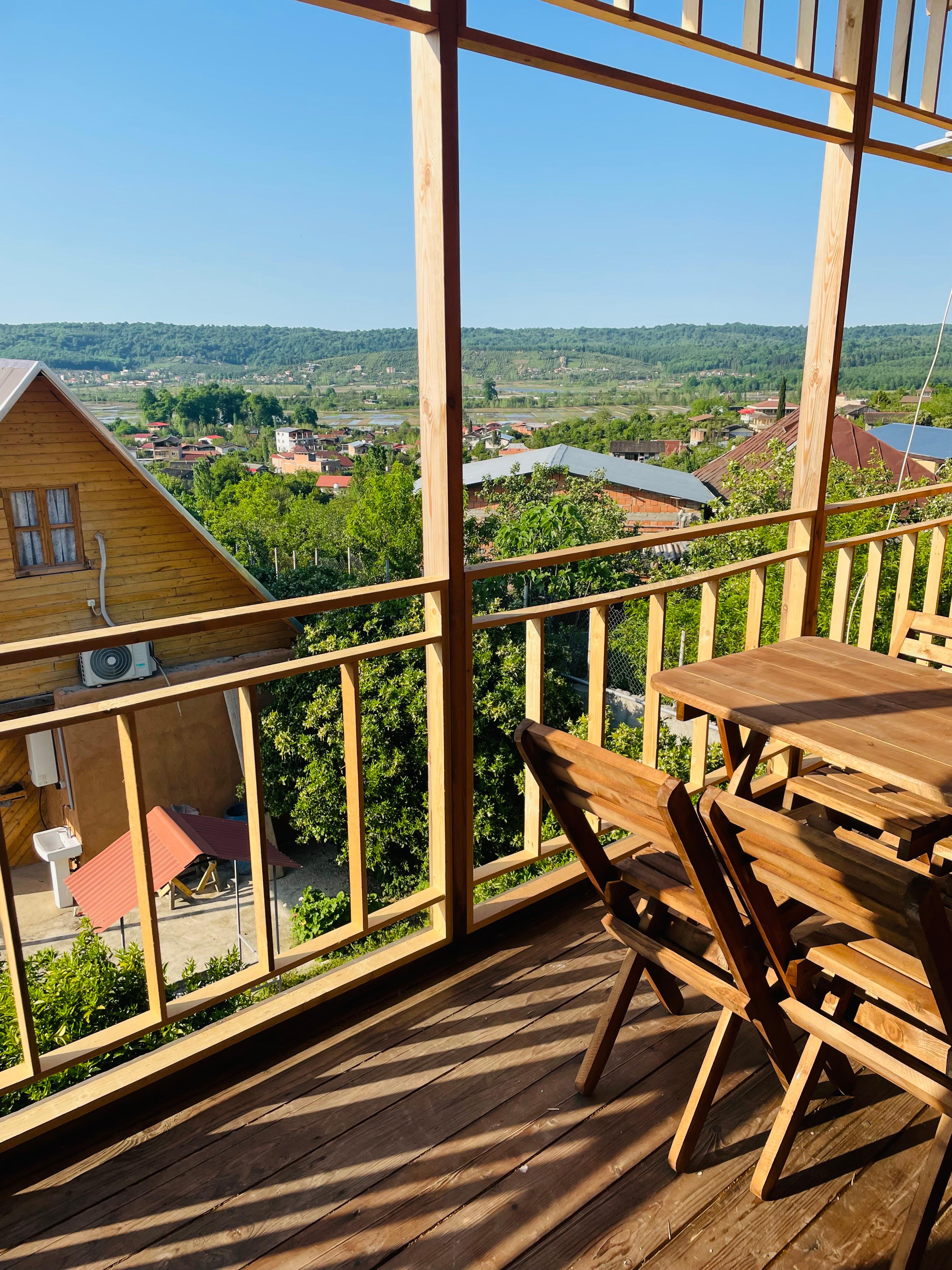 کلبه تمام چوبی با آرامش مطلق و ویو بی نظیر