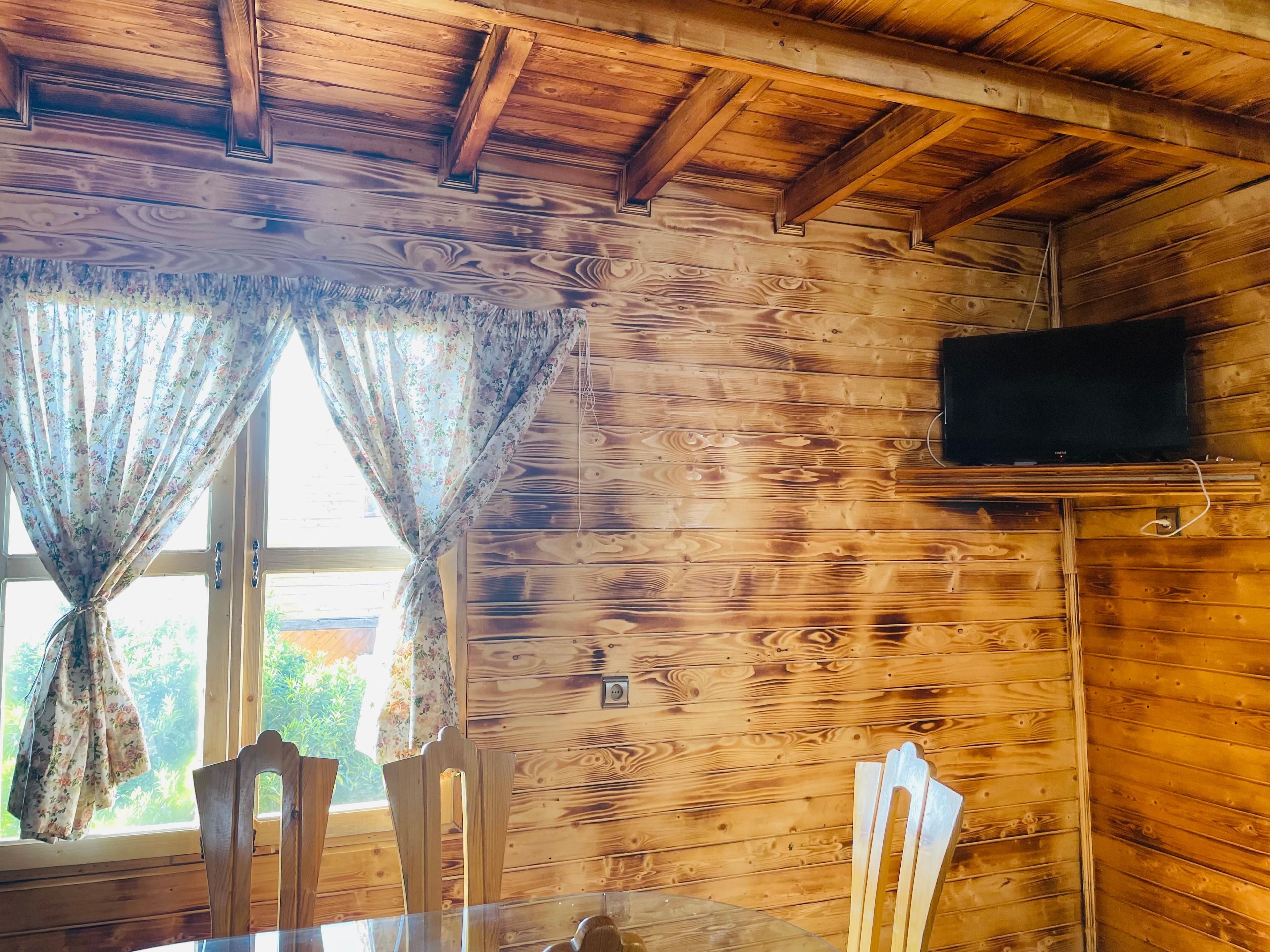 کلبه تمام چوبی با آرامش مطلق و ویو بی نظیر