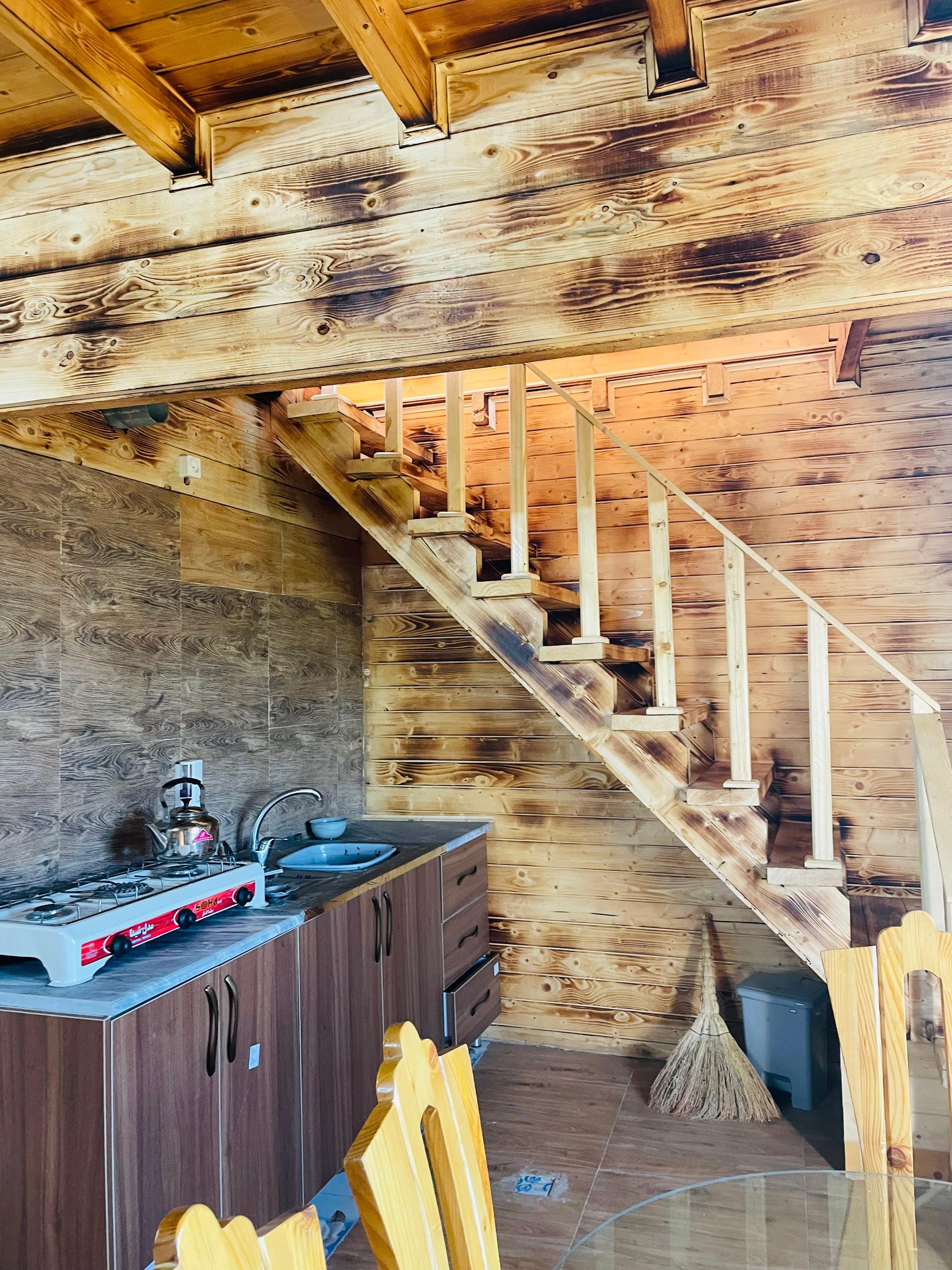 کلبه تمام چوبی با آرامش مطلق و ویو بی نظیر