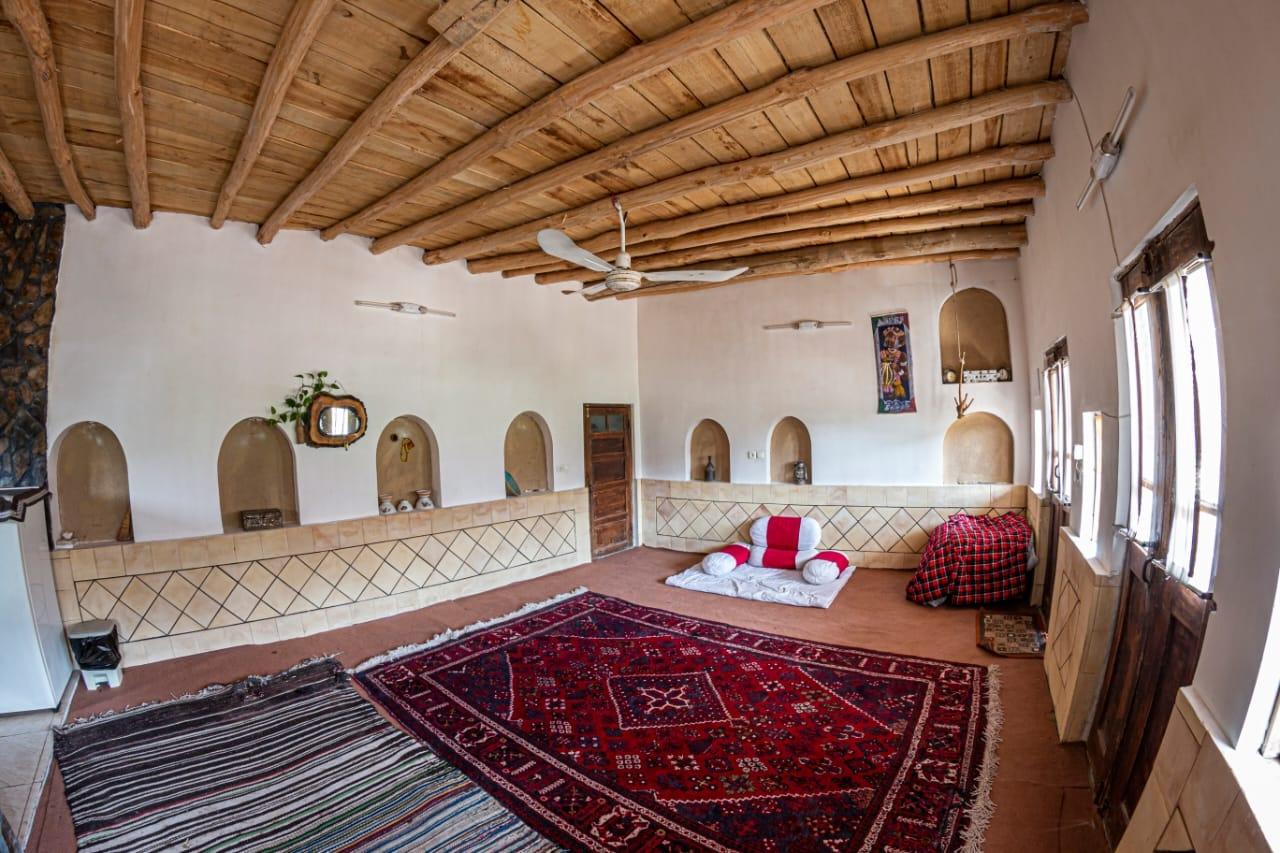 بومگردی آرامش شهر برزک کاشان - گل محمدی