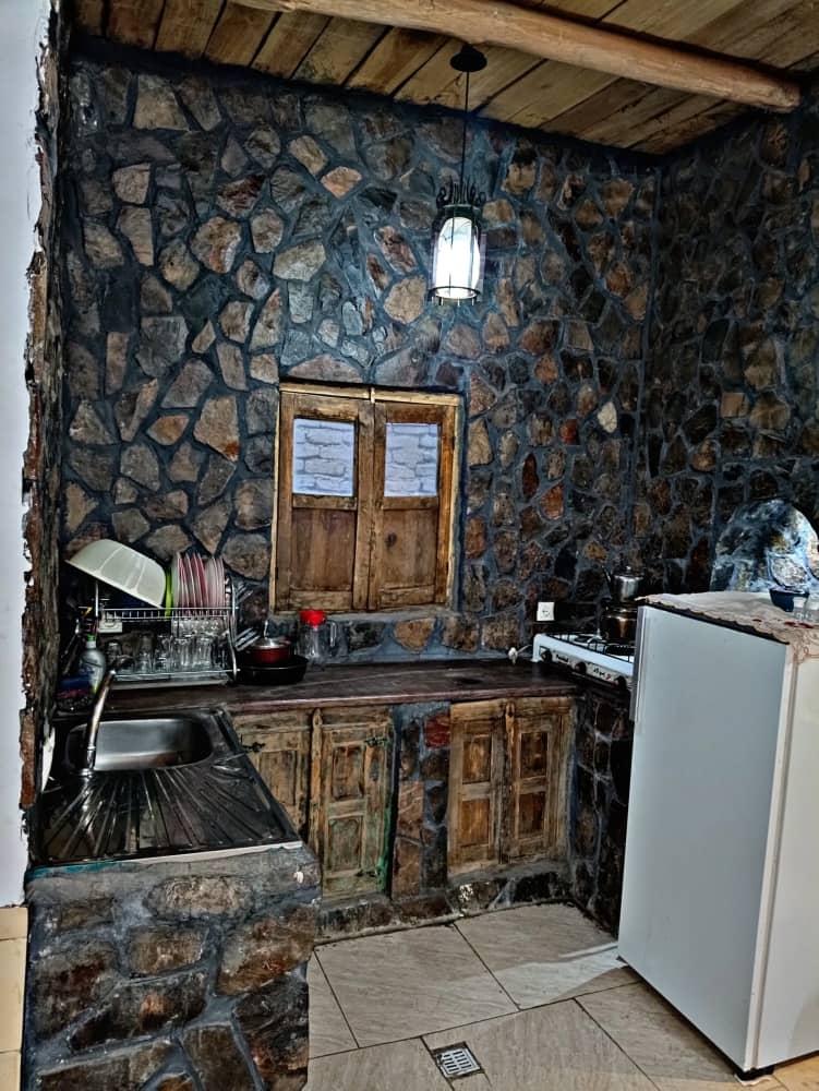 بومگردی آرامش شهر برزک کاشان - گل محمدی