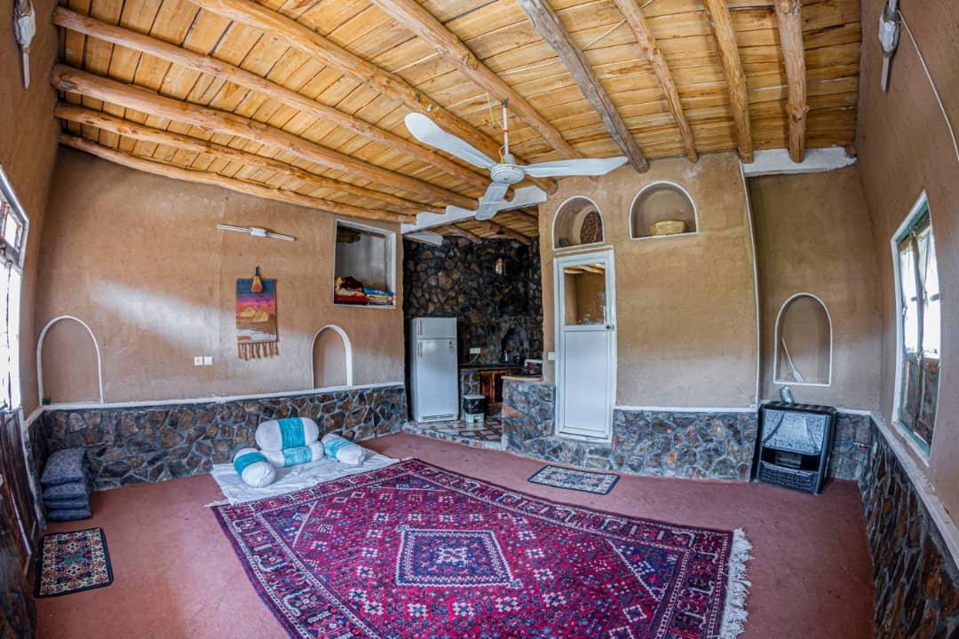 بومگردی آرامش شهر برزک کاشان - آفتابگردان