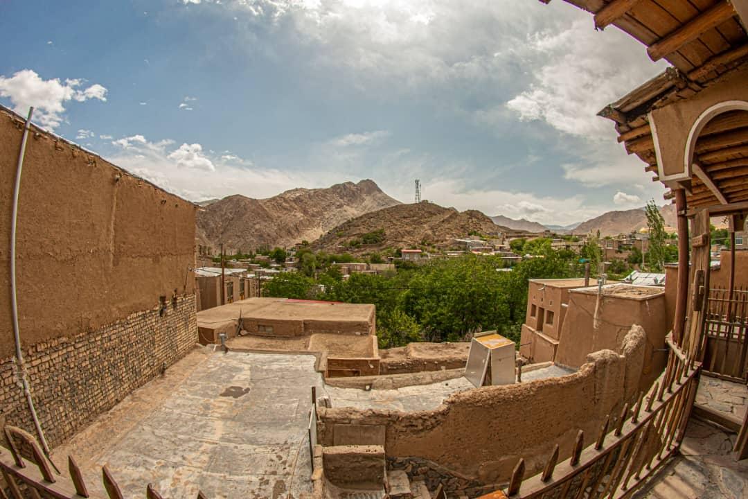 بومگردی آرامش شهر برزک کاشان - آفتابگردان