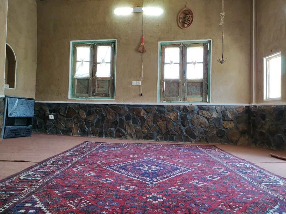 بومگردی آرامش شهر برزک کاشان - آفتابگردان