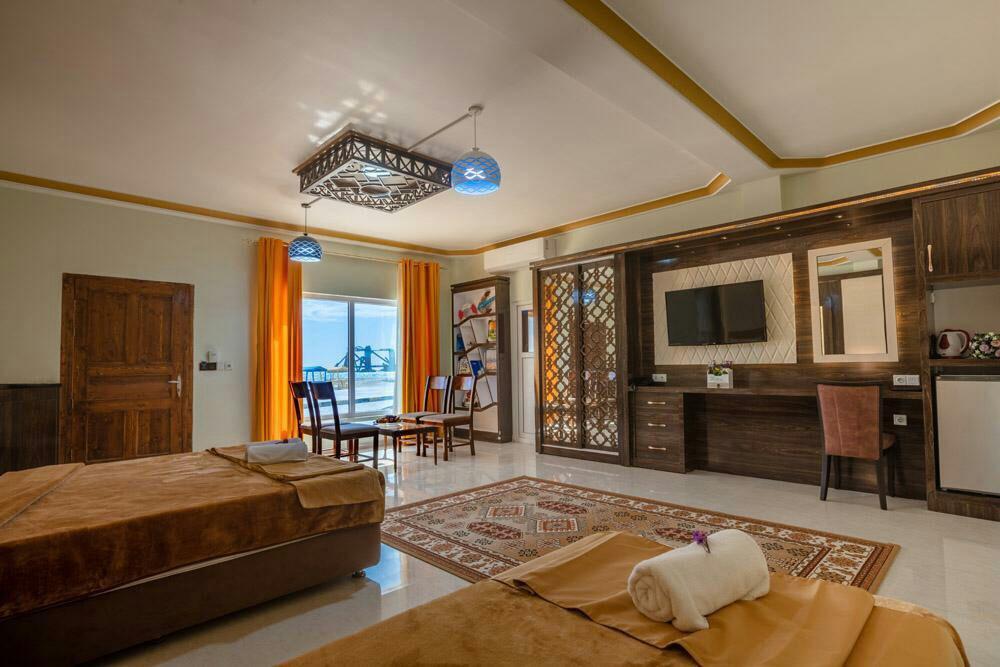 رزرو اتاق 2 تخته هتل ساحلی در قشم