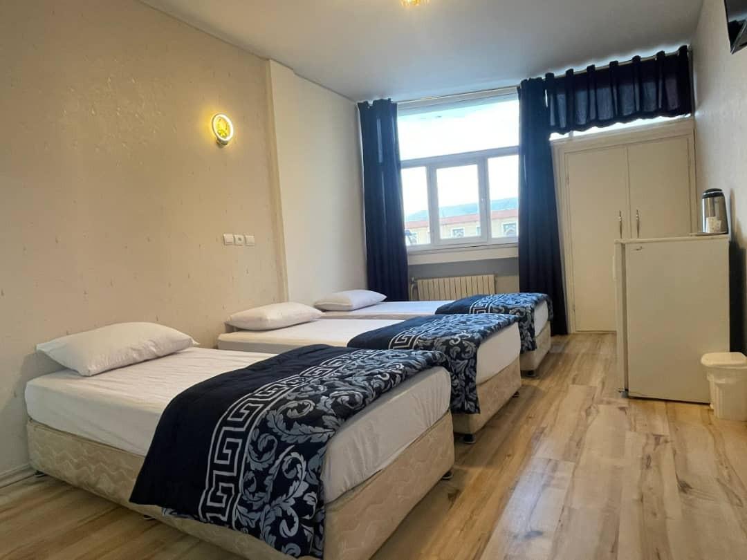 اتاق سه تخته هتلی تبریز 