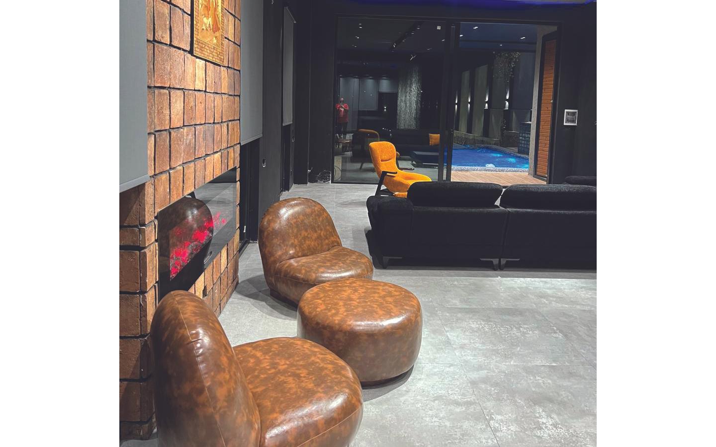 عمارت گارنت پنج خواب لوکس با استخر تابستانه