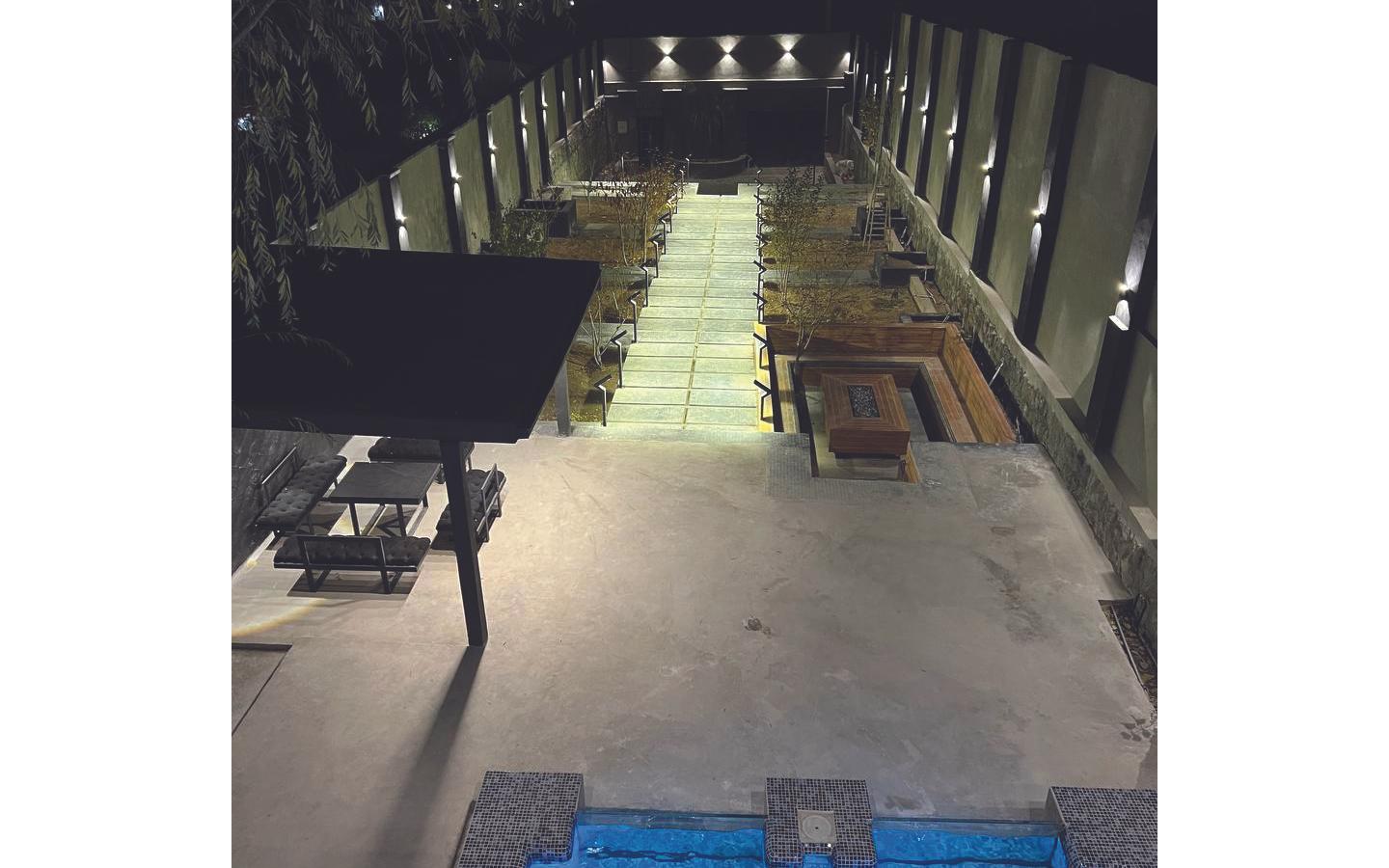 عمارت گارنت پنج خواب لوکس با استخر تابستانه